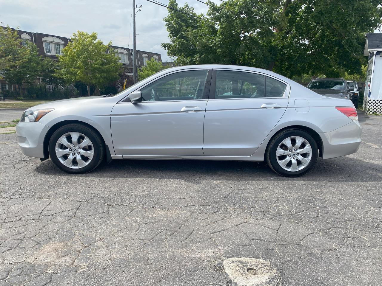 2009 Honda Accord No Accidents/Automatic/4 Cylinder/Sunroof - Photo #2