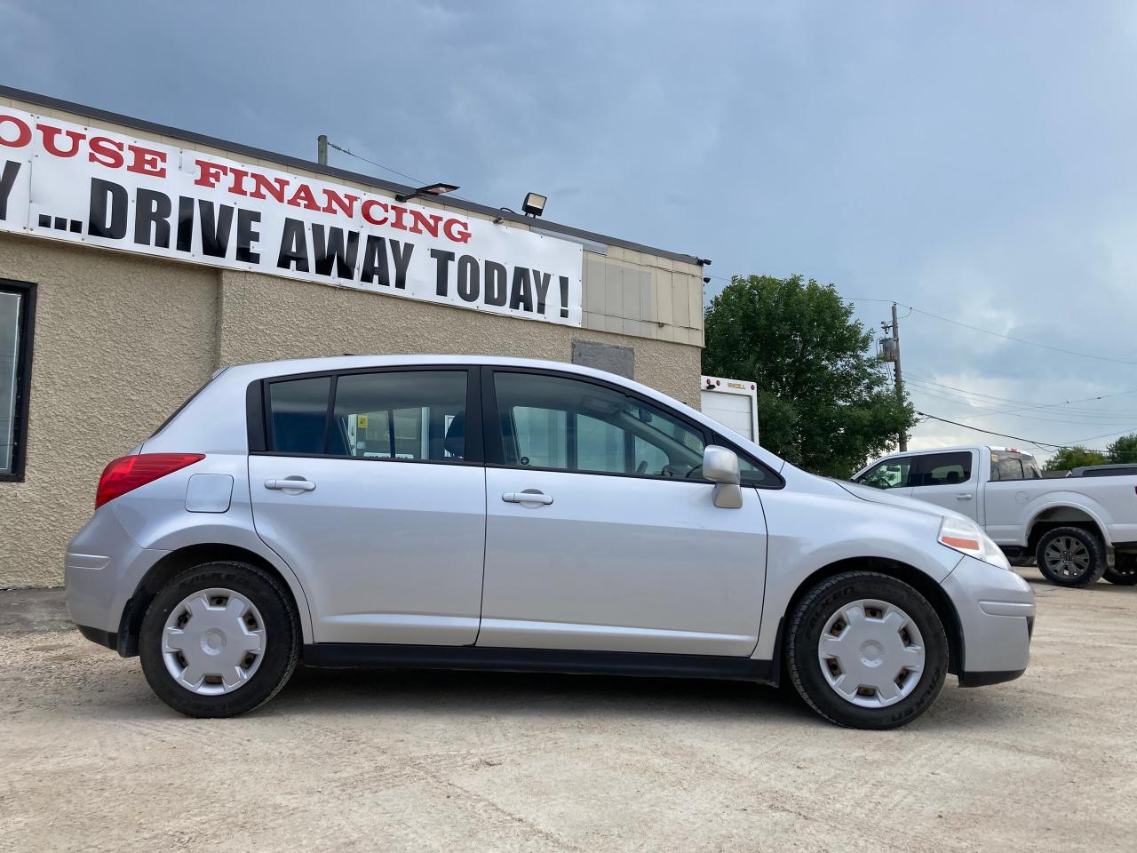 2009 Nissan Versa 1.8 S - Photo #2