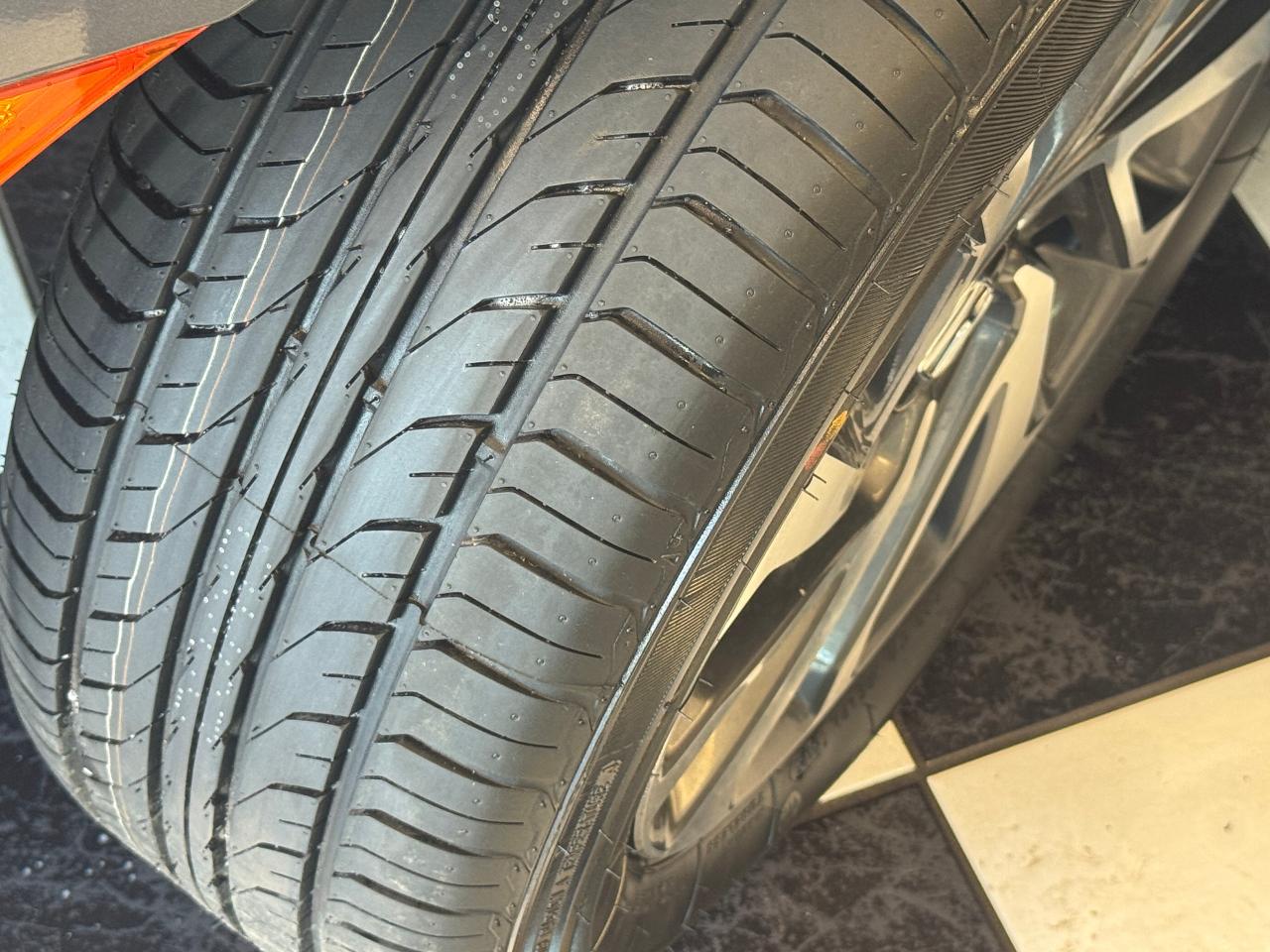2018 Honda Civic SE+Adaptive Cruise+New Tires+Brakes+CLEAN CARFAX - Photo #3