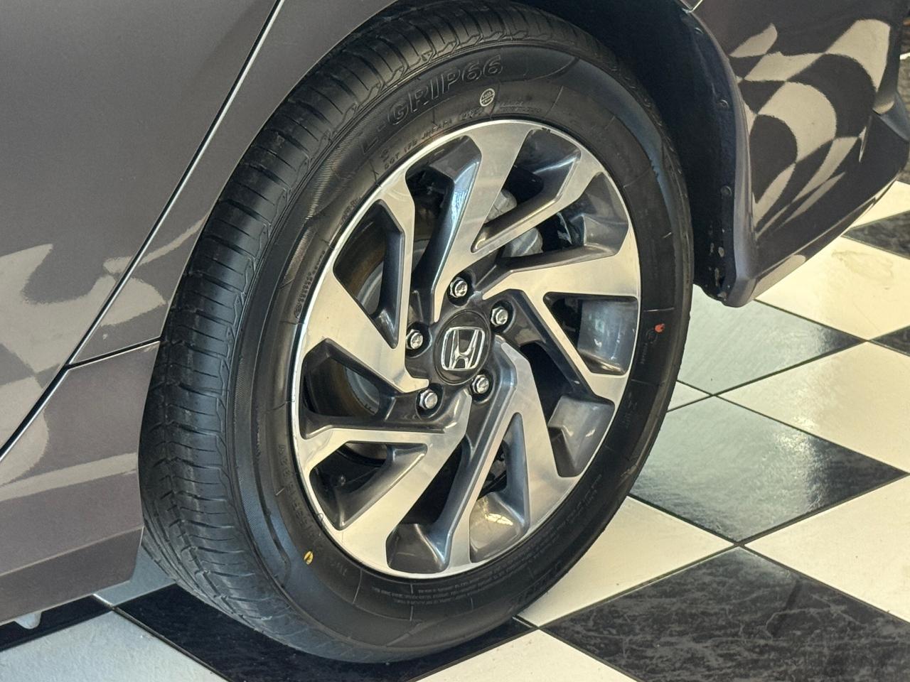 2018 Honda Civic SE+Adaptive Cruise+New Tires+Brakes+CLEAN CARFAX - Photo #49