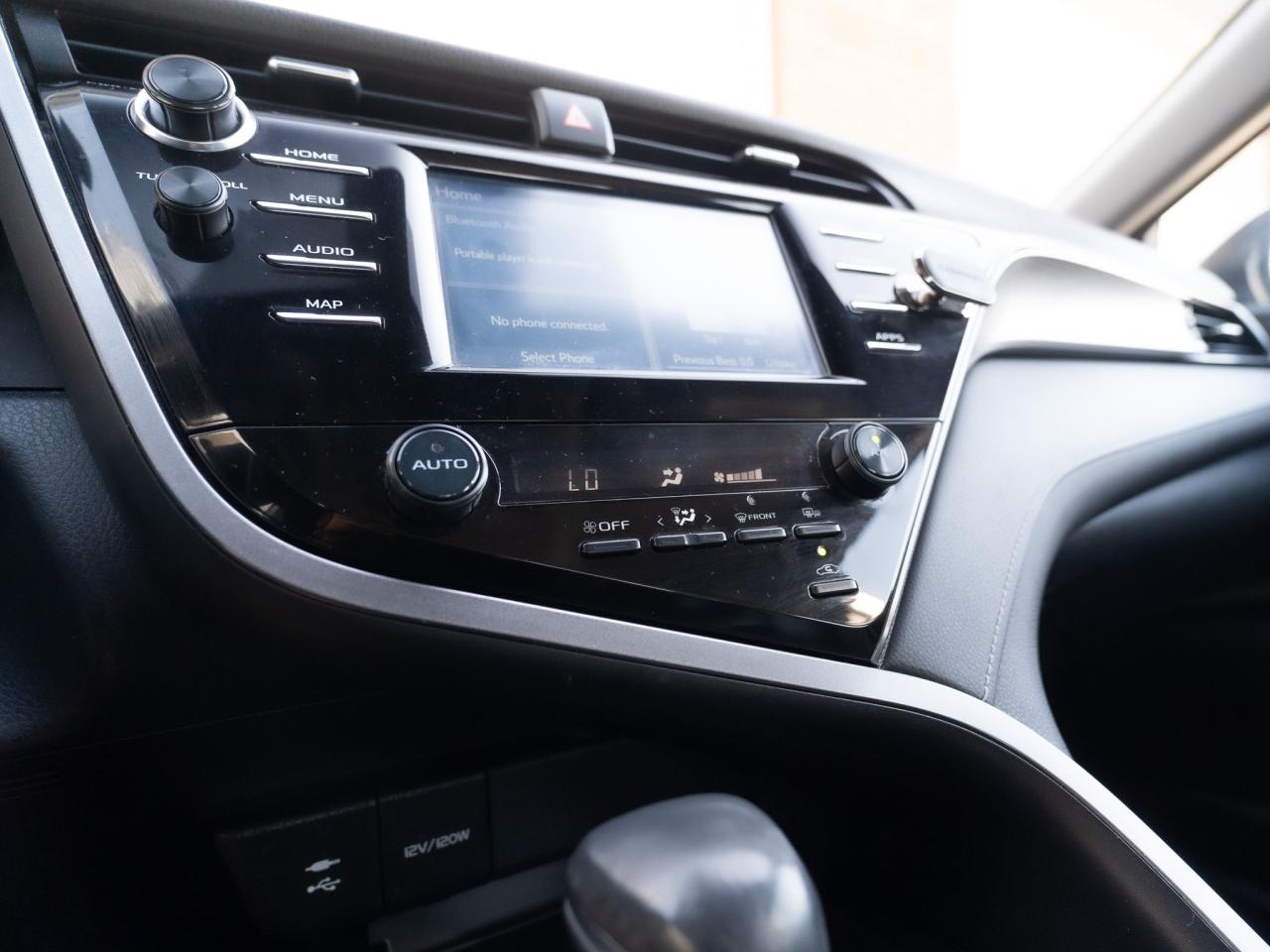 2019 Toyota Camry SE - Photo #16