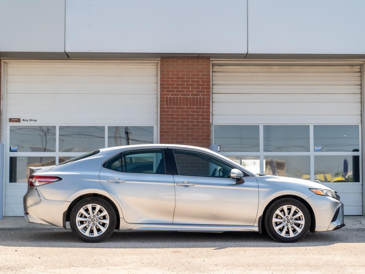 2019 Toyota Camry SE - Photo #3