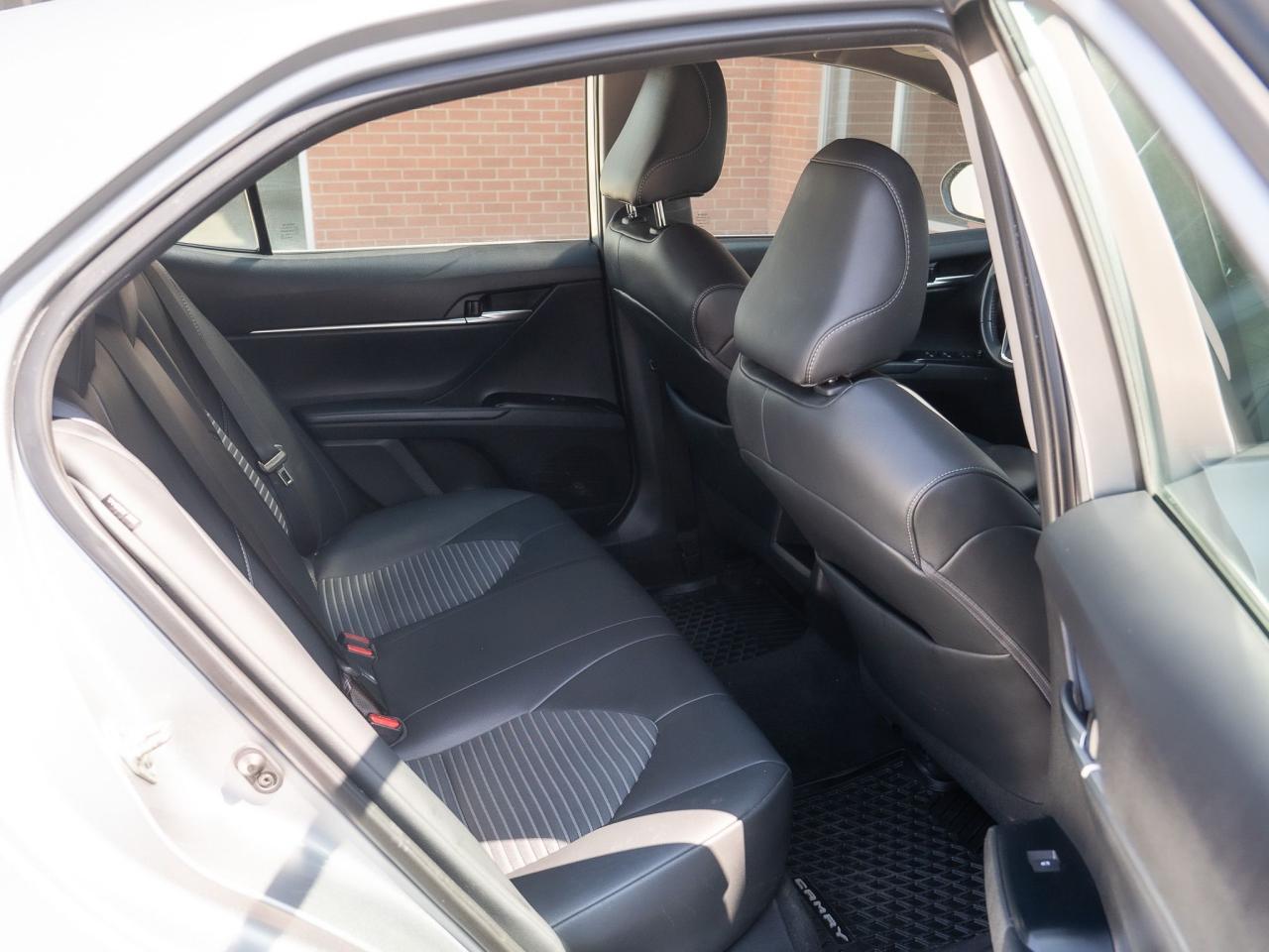 2019 Toyota Camry SE - Photo #9