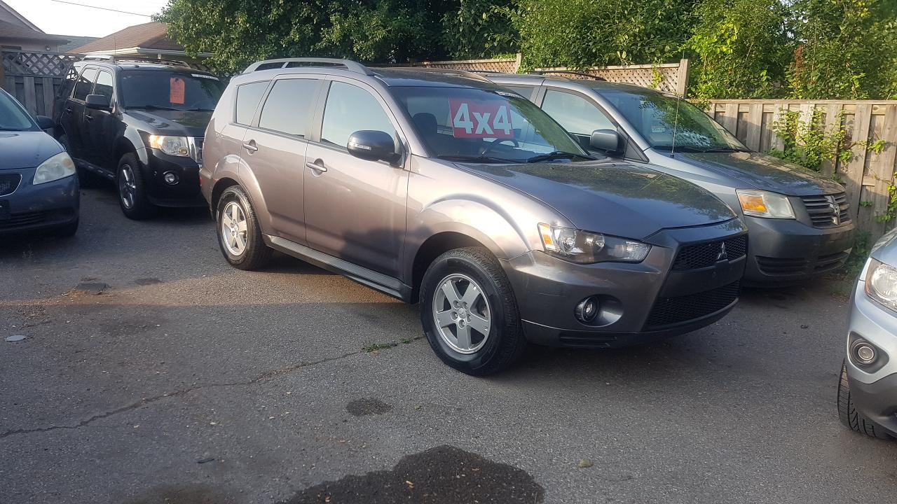 2010 Mitsubishi Outlander LS 4X4 - Photo #3
