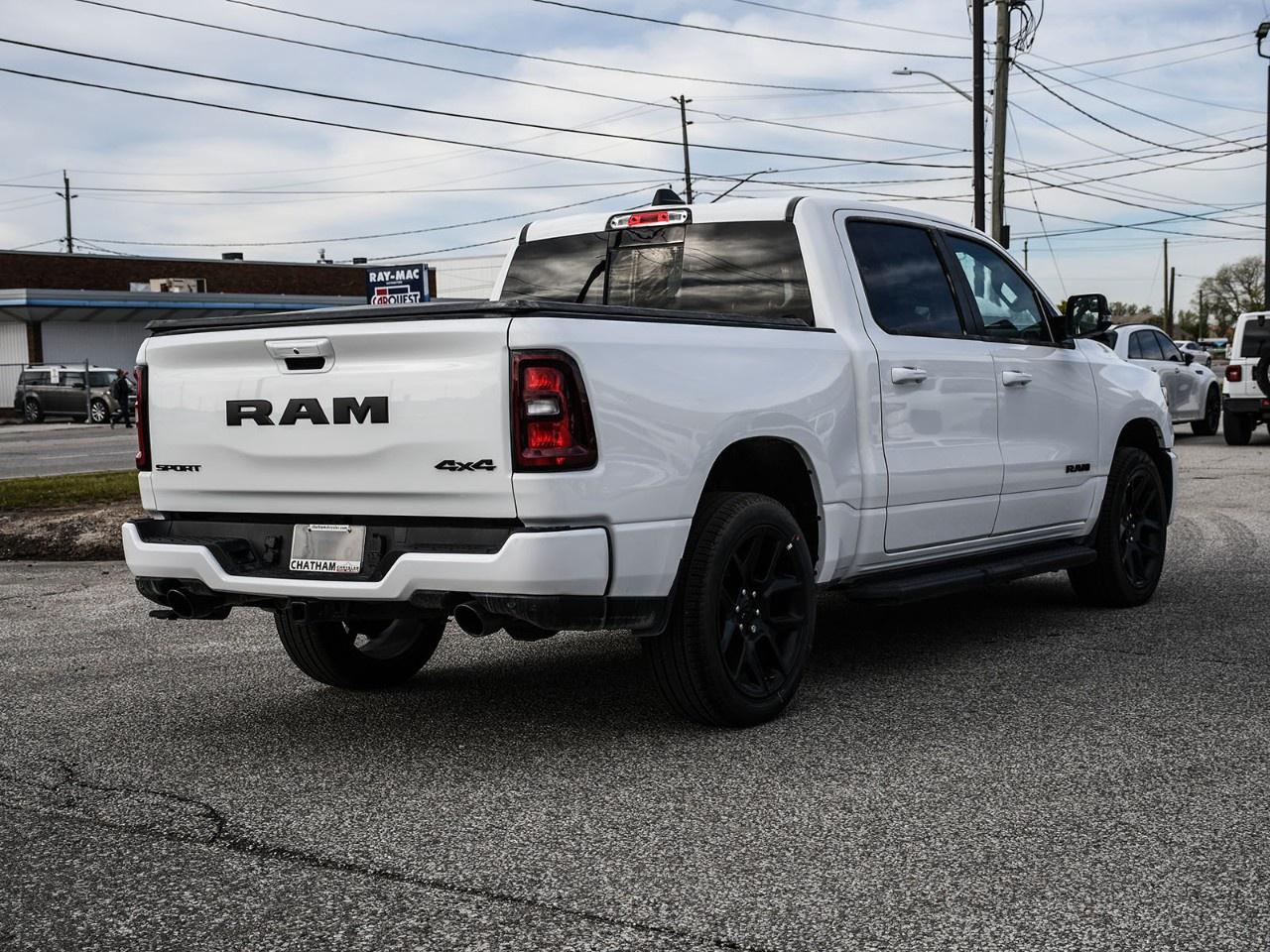 2026 RAM 1500 SPORT 4X4 CREW CAB 5'7" BOX Photo3