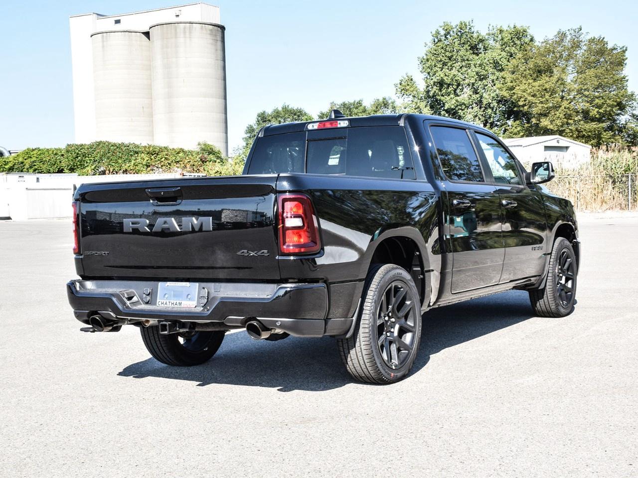 2026 RAM 1500 SPORT 4X4 CREW CAB 5'7" BOX Photo3