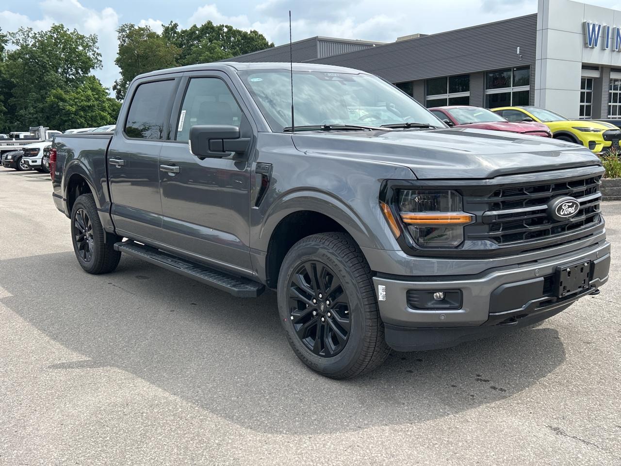 2025 Ford F-150 XLT  - Sunroof Photo2