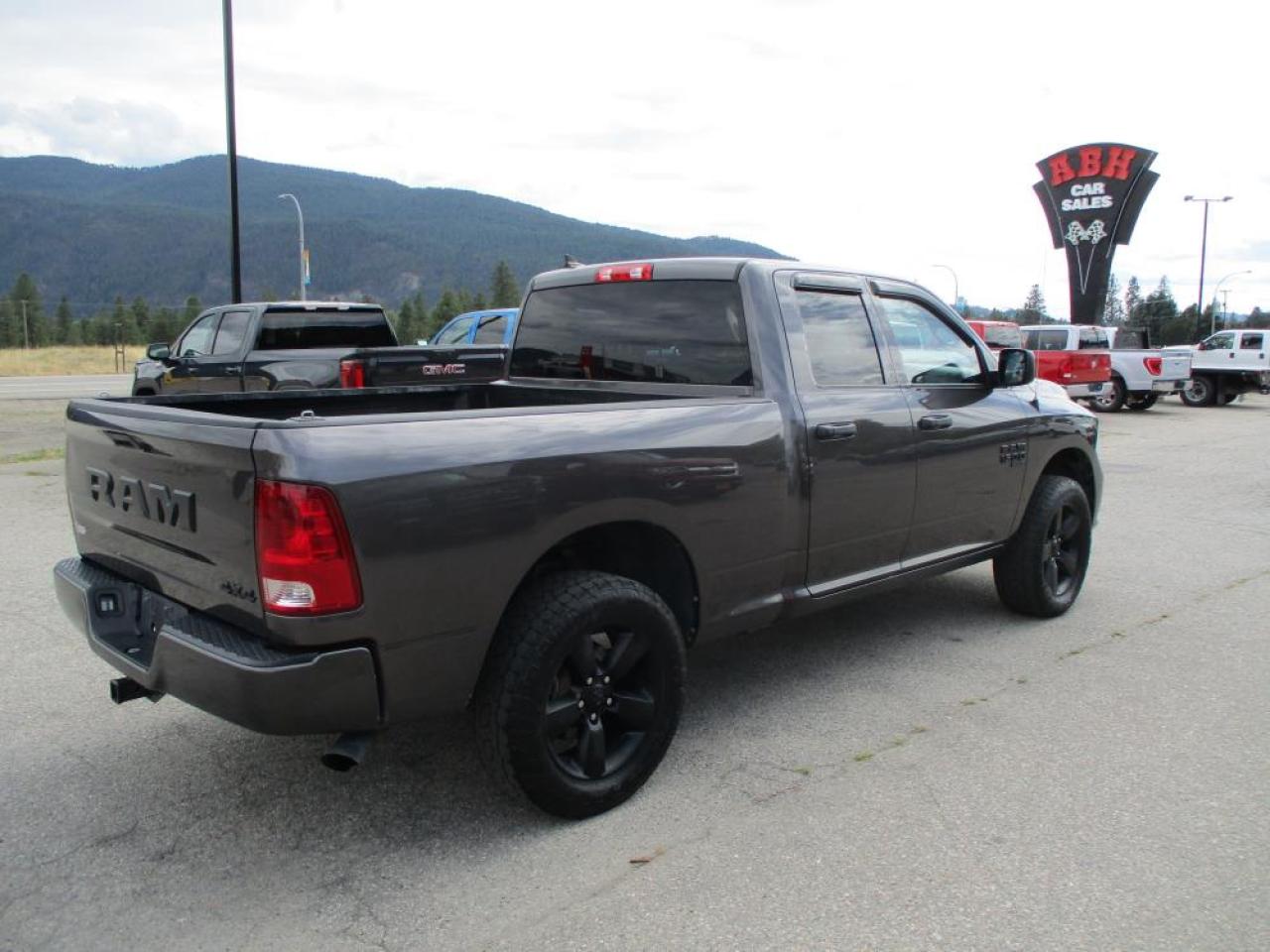 2019 RAM 1500 Classic Express Quad Cab 4x4 Photo4