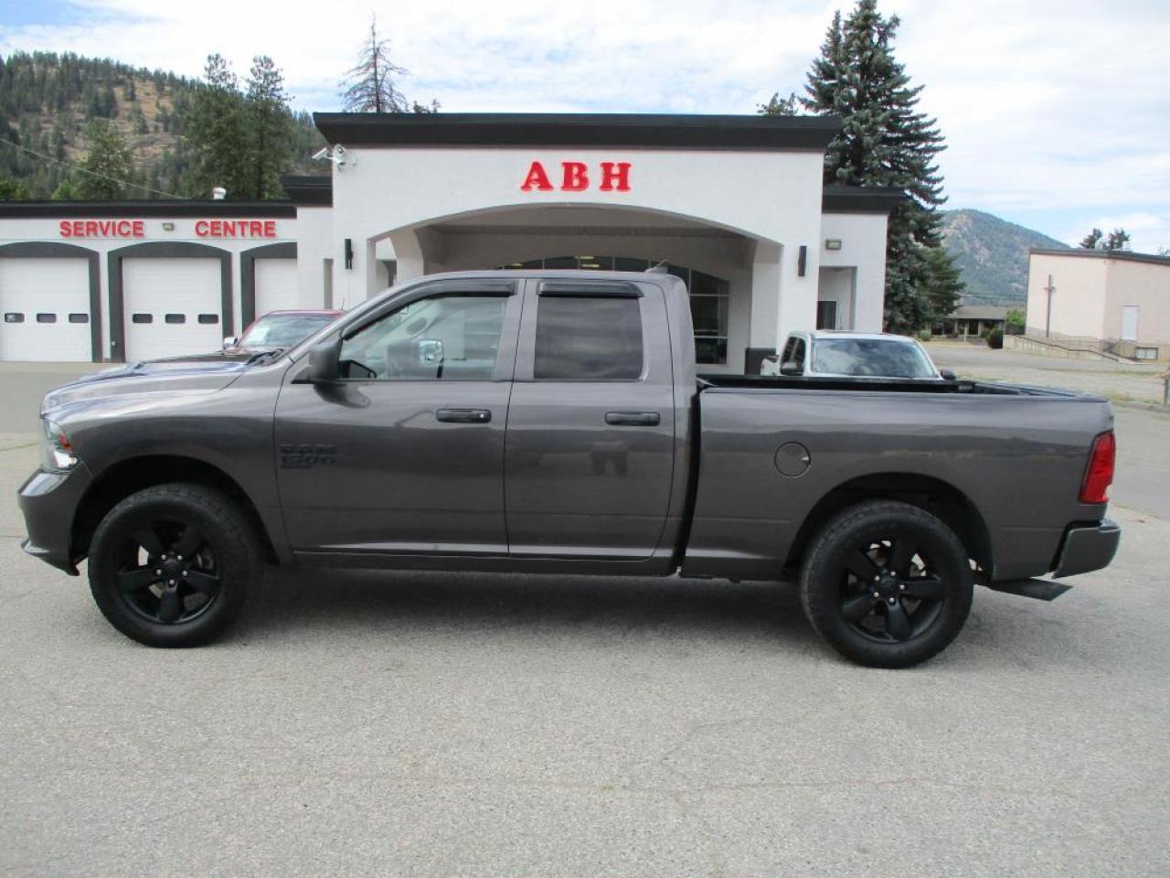 2019 RAM 1500 Classic Express Quad Cab 4x4 Photo2