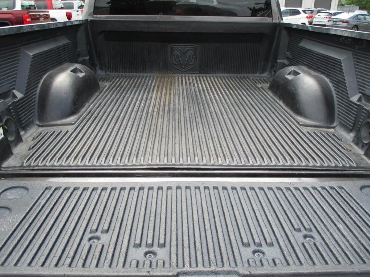2019 RAM 1500 Classic Express Quad Cab 4x4 Photo8