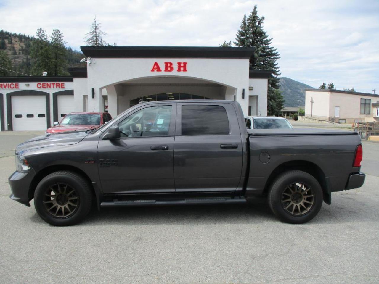 2021 RAM 1500 Classic Express Crew Cab 4x4 Photo2