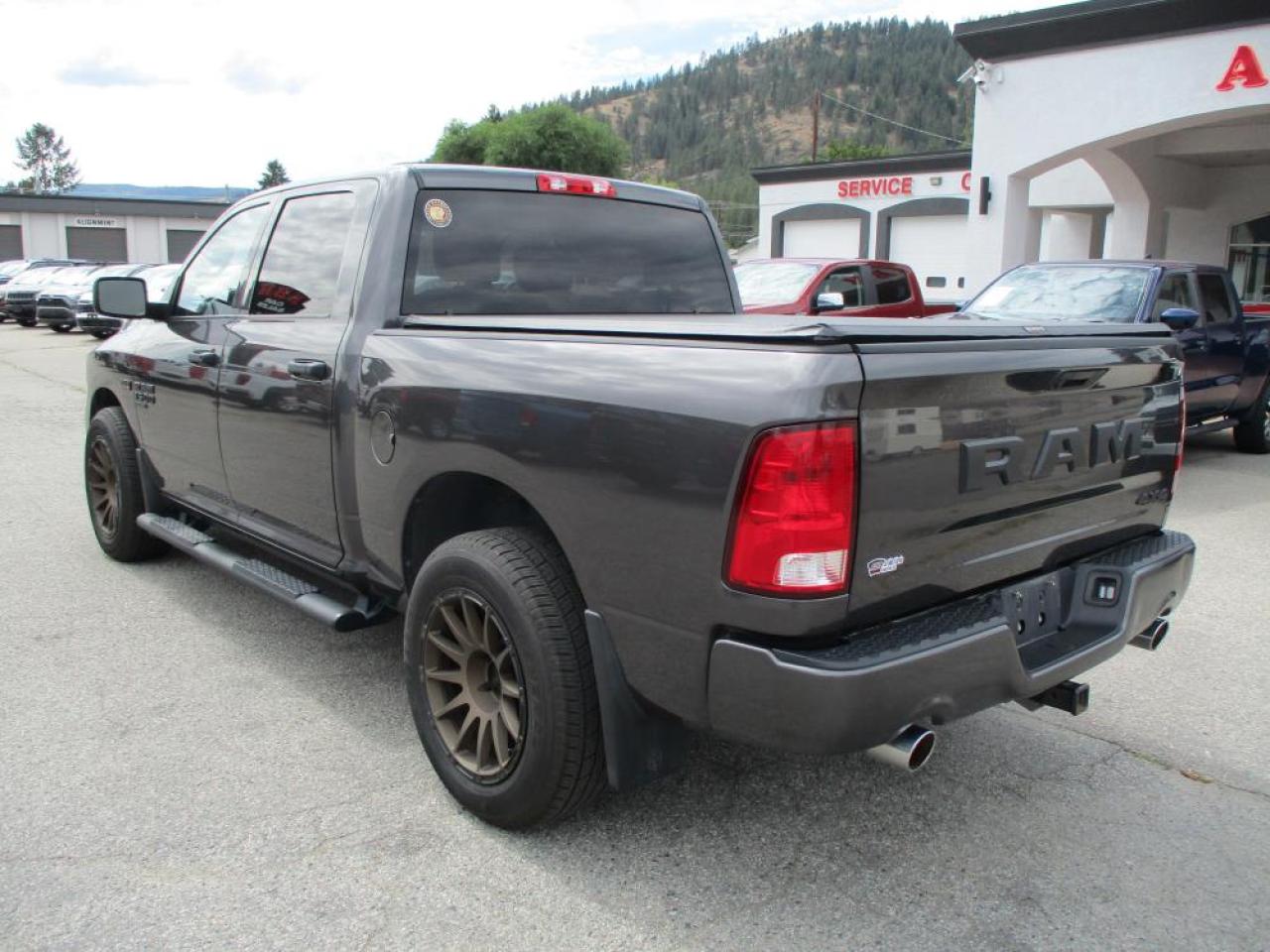 2021 RAM 1500 Classic Express Crew Cab 4x4 Photo6