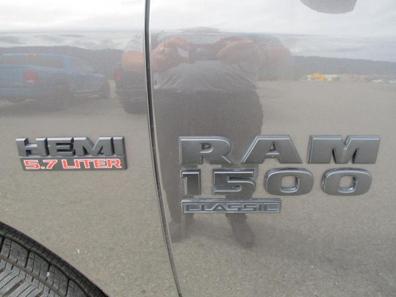 2021 RAM 1500 Classic Express Crew Cab 4x4 Photo8