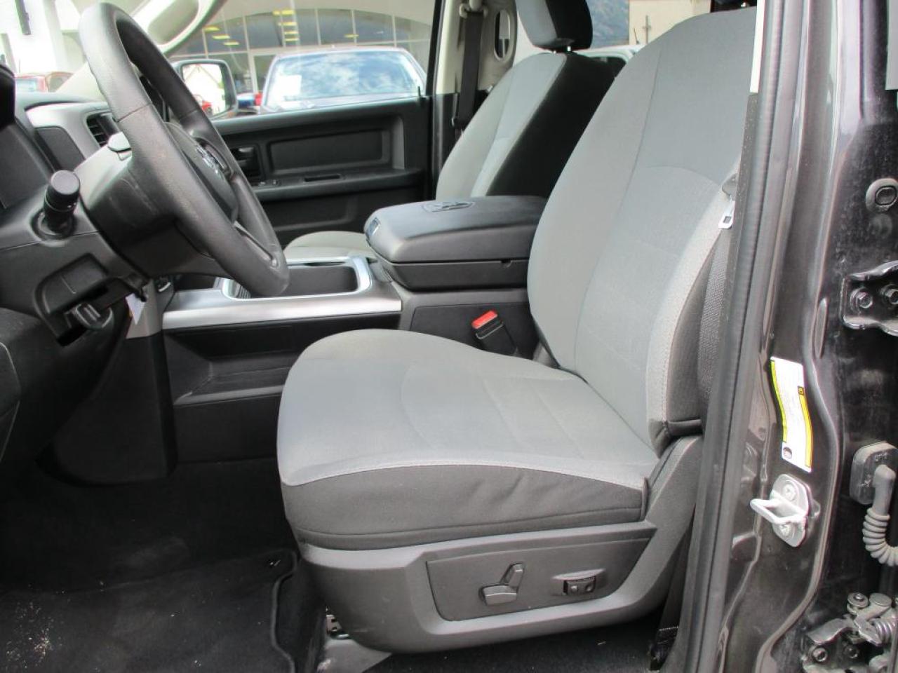 2021 RAM 1500 Classic Express Crew Cab 4x4 Photo11