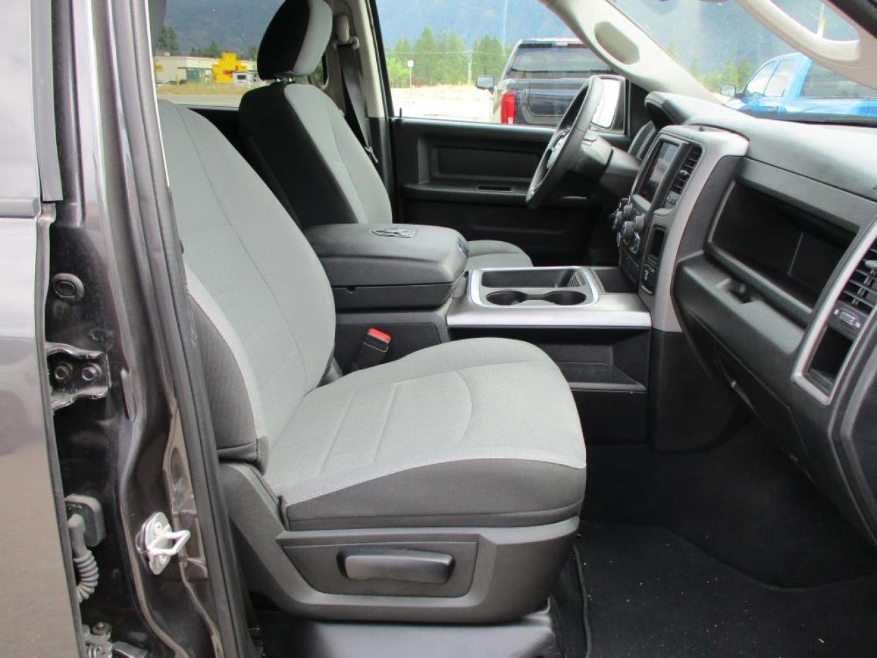 2021 RAM 1500 Classic Express Crew Cab 4x4 Photo12