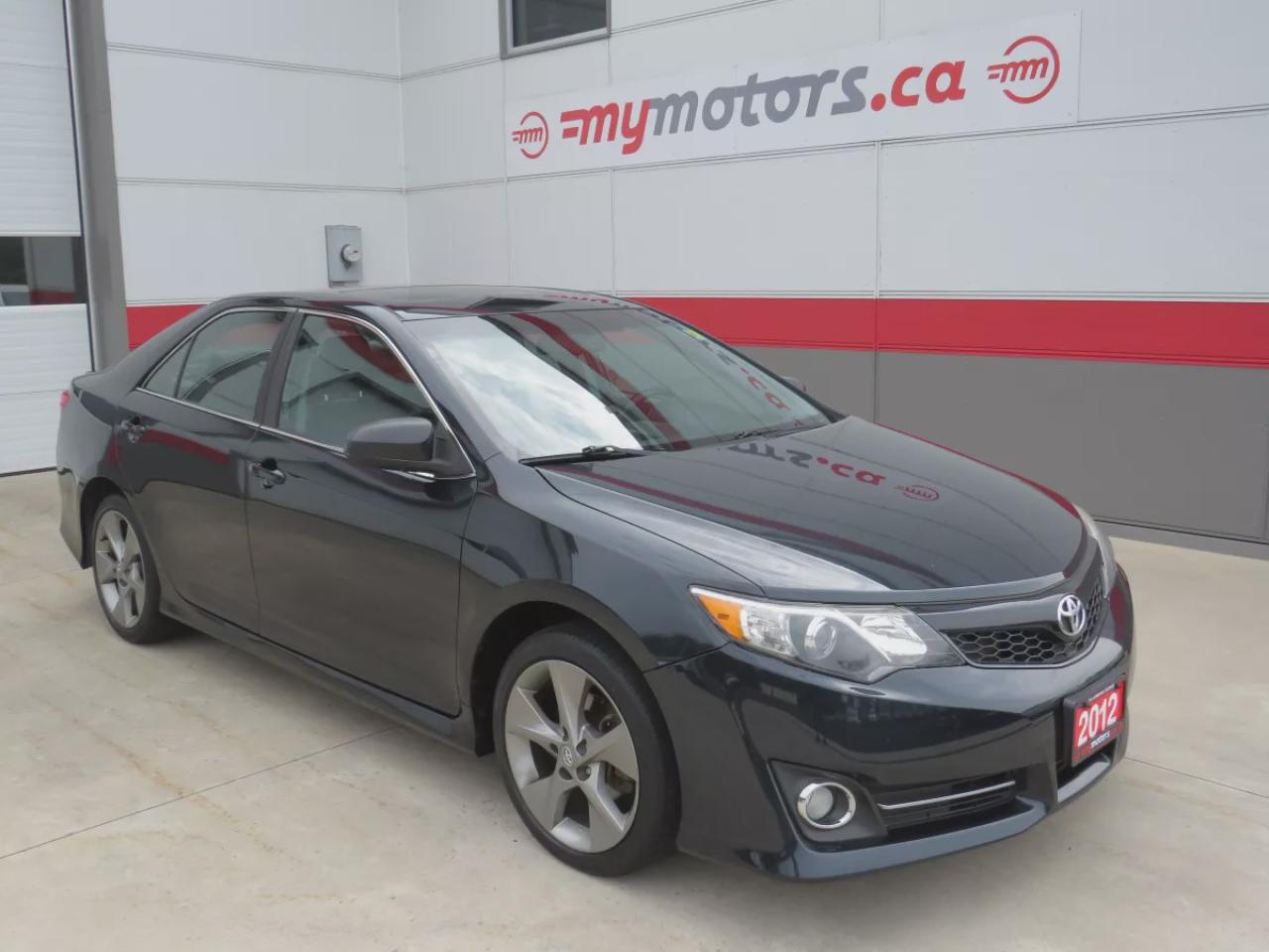 Used 2012 Toyota Camry SE (**SAFETY/CERTIFIED!!**LOW KM!!**ALLOY RIMS**NAVIGATION**HEATED SEATS**LEATHER TRIM**POWER SEATS**SUNROOF**LEATHER WRAPPED STEERING WHEEL**PUSH BUTTON START**DIGITAL TOUCHSCREEN**USB/AUX**BLUETOOTH**CRUISE CONTROL**) for sale in Tillsonburg, ON