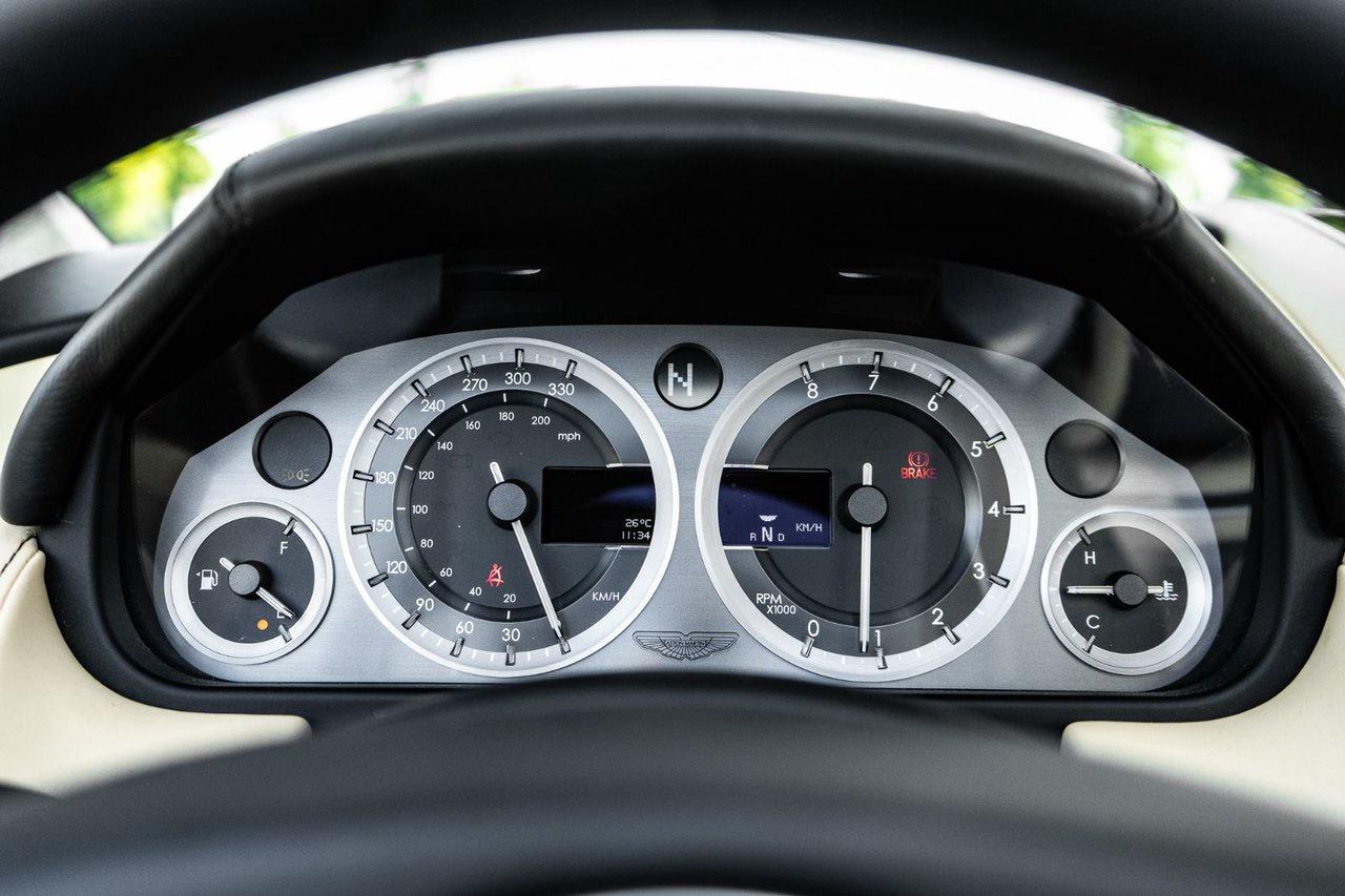 2014 Aston Martin V8 Vantage  Photo