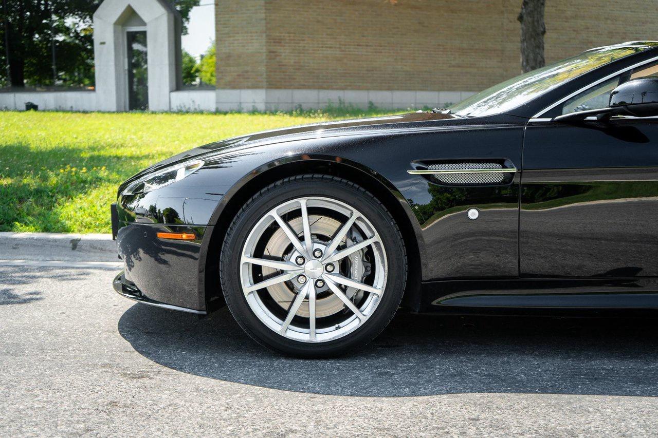 2014 Aston Martin V8 Vantage  Photo