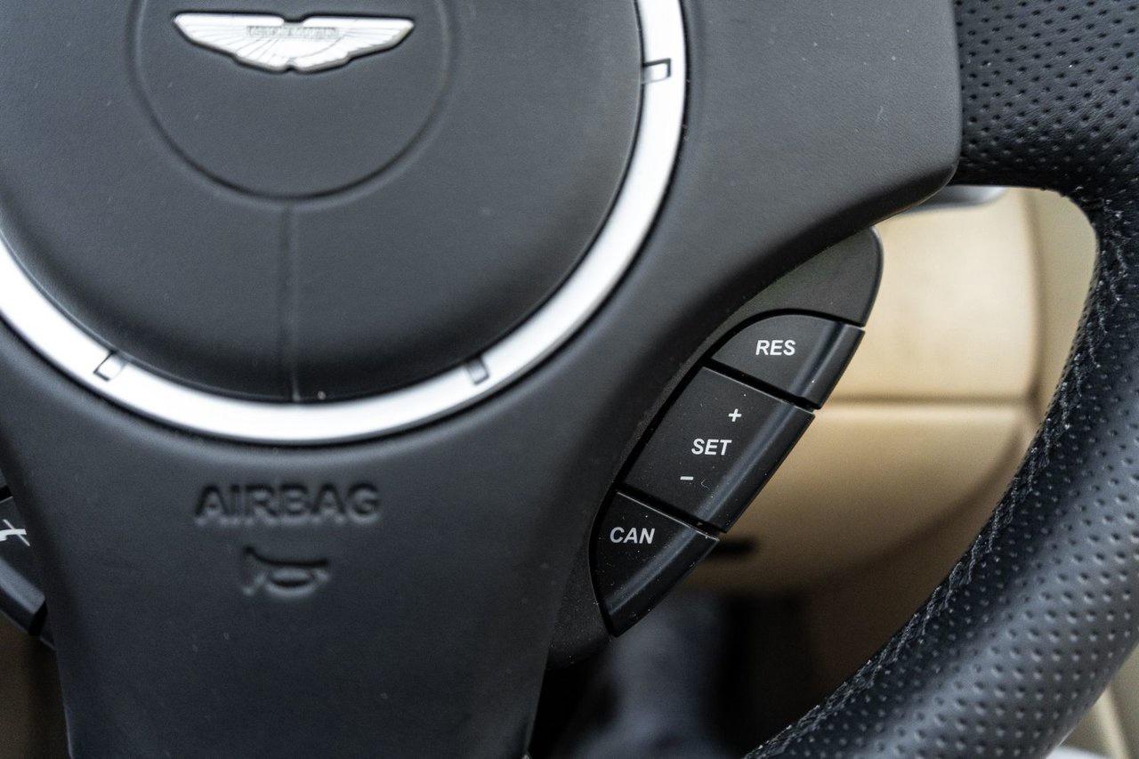 2014 Aston Martin V8 Vantage  Photo