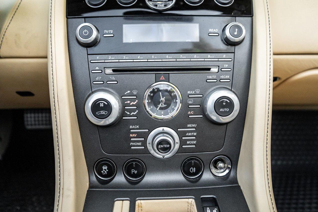 2014 Aston Martin V8 Vantage  Photo