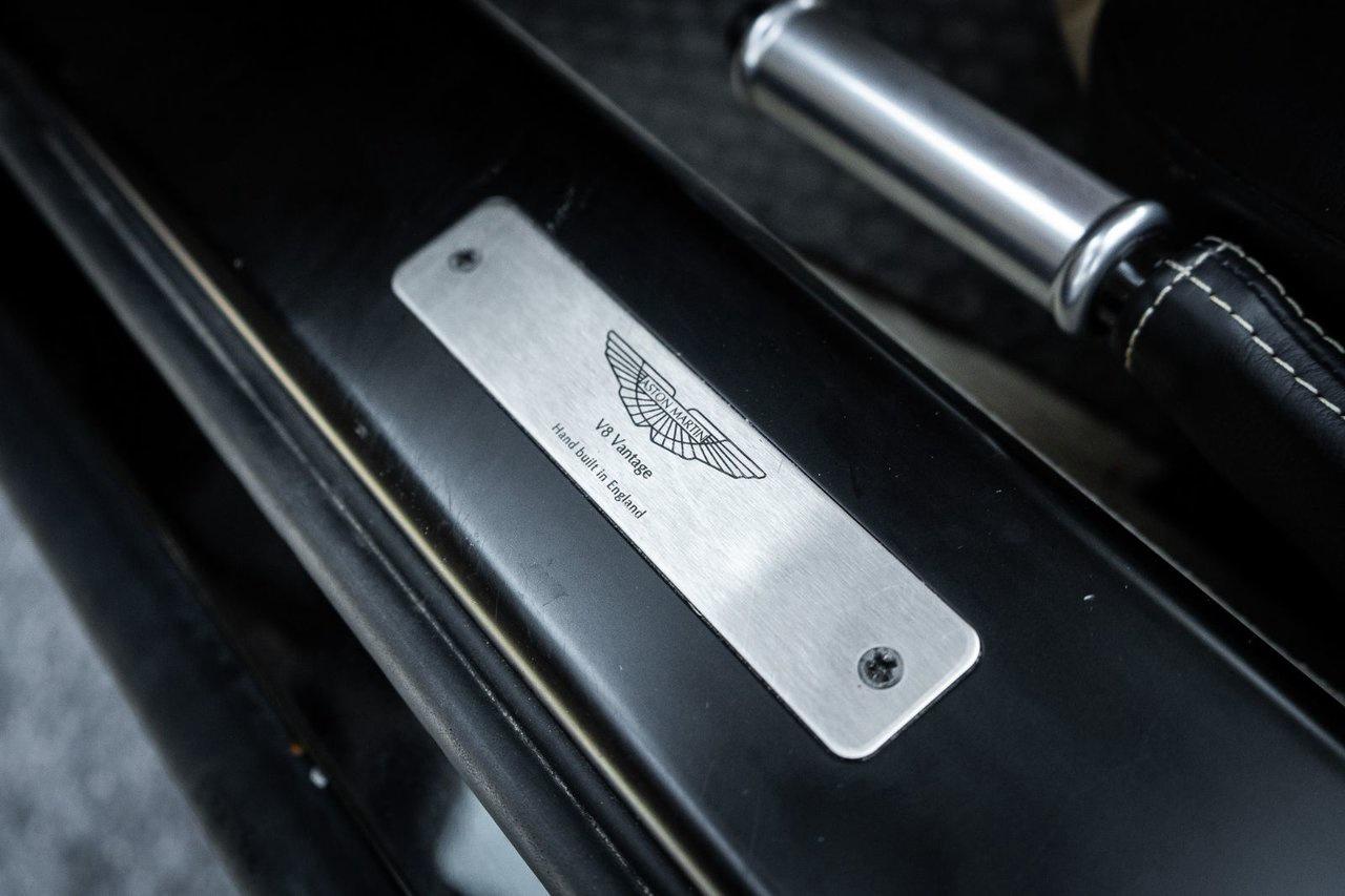 2014 Aston Martin V8 Vantage  Photo