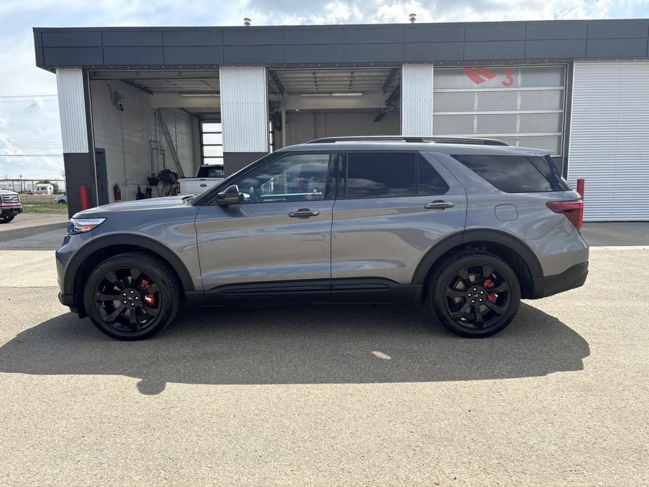 2022 Ford Explorer ST Photo