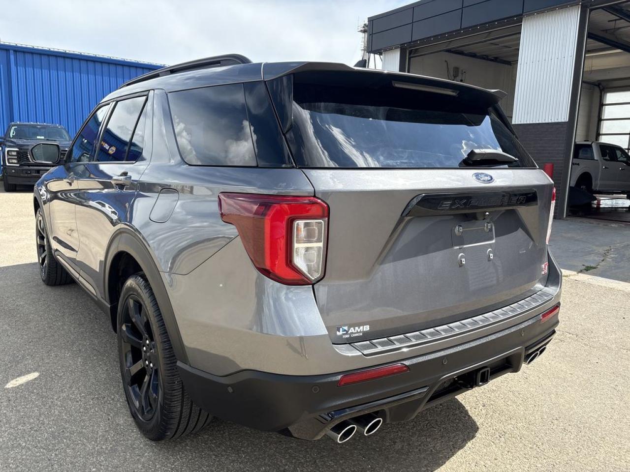 2022 Ford Explorer ST Photo5