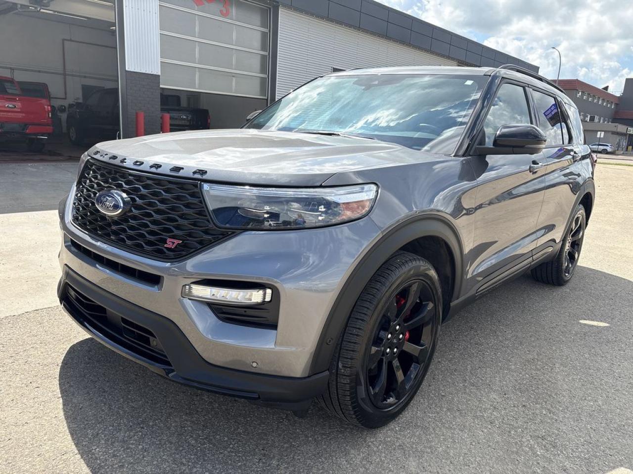 2022 Ford Explorer ST Photo