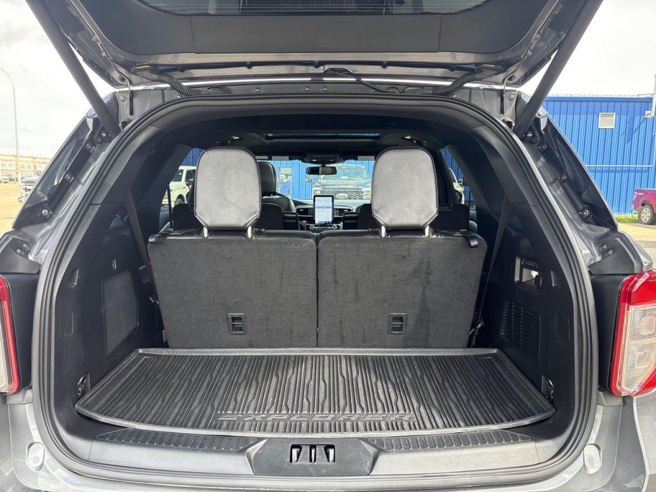2022 Ford Explorer ST Photo5