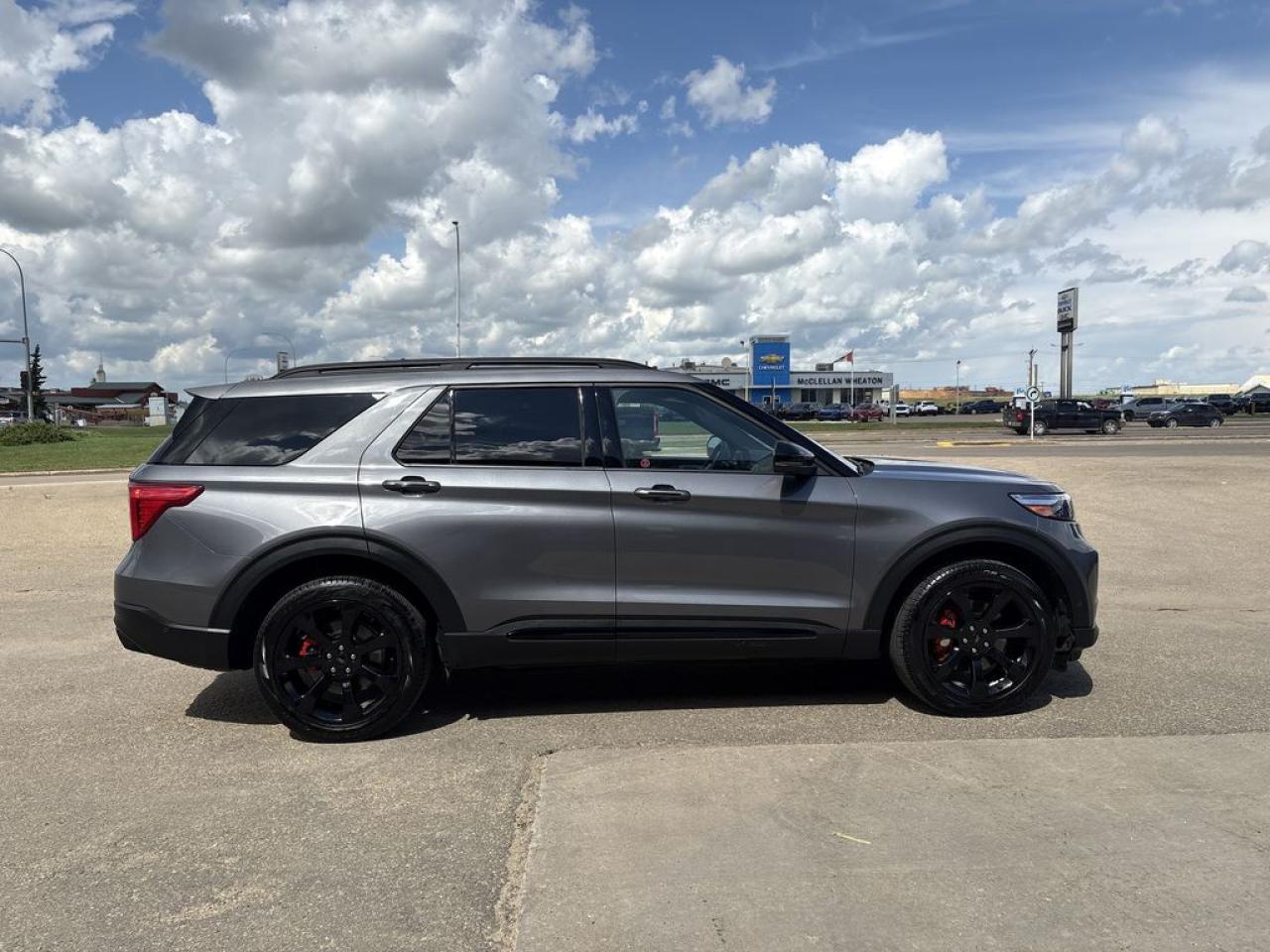 2022 Ford Explorer ST Photo5