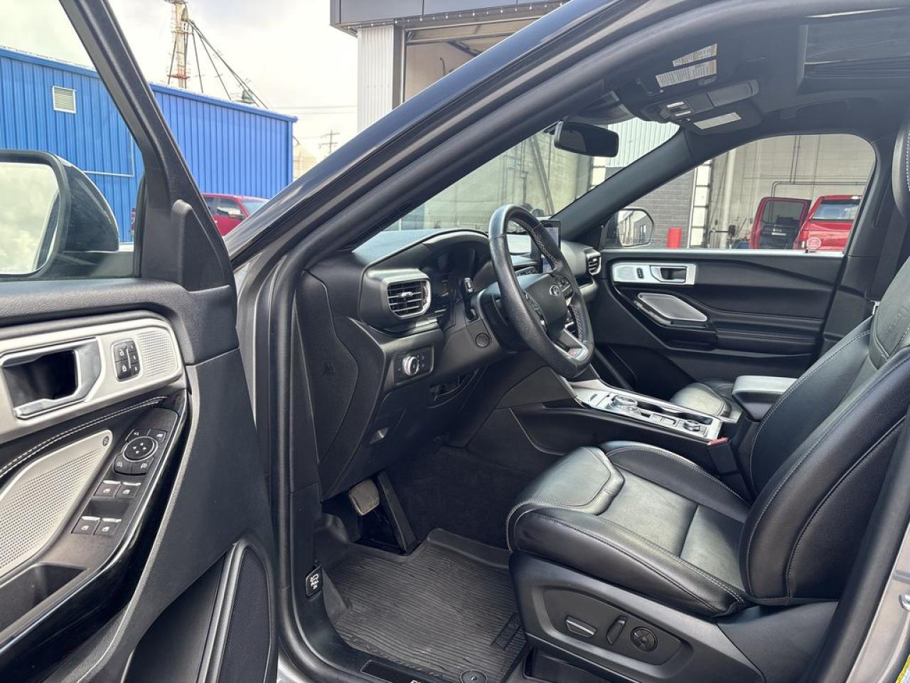 2022 Ford Explorer ST Photo5