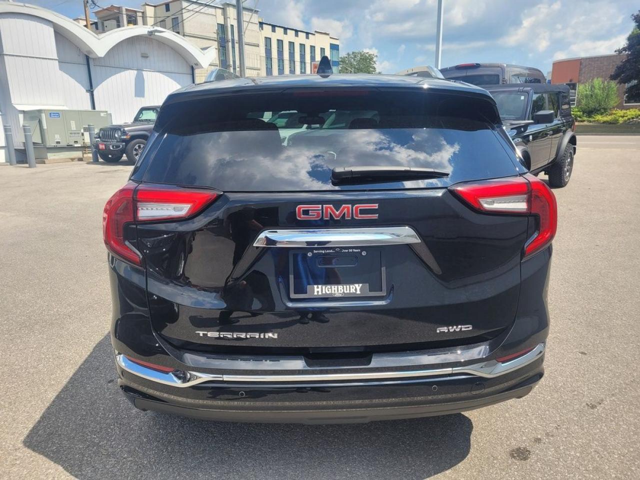 2023 GMC Terrain Denali Photo24