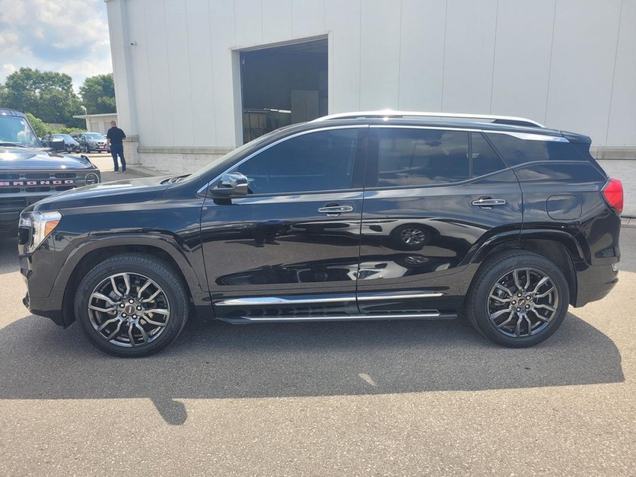 2023 GMC Terrain Denali Photo2
