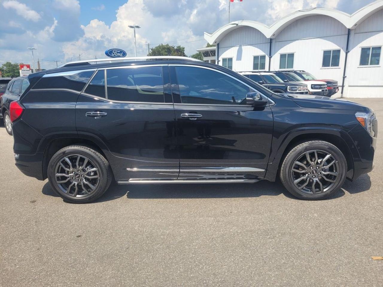 2023 GMC Terrain Denali Photo26