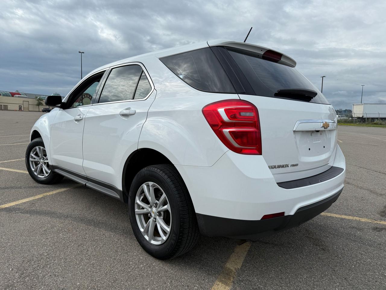 2017 Chevrolet Equinox AWD LS *74,000KMS*CLEAN CARFAX*FINANCING* - Photo #3