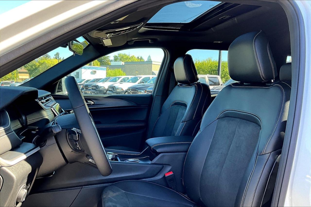 2025 Jeep Grand Cherokee L ALTITUDE 4X4  Leather | Power SunRoof | 20" Wheels Photo