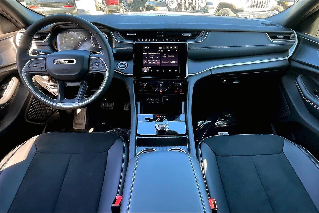2025 Jeep Grand Cherokee L ALTITUDE 4X4  Leather | Power SunRoof | 20" Wheels Photo4