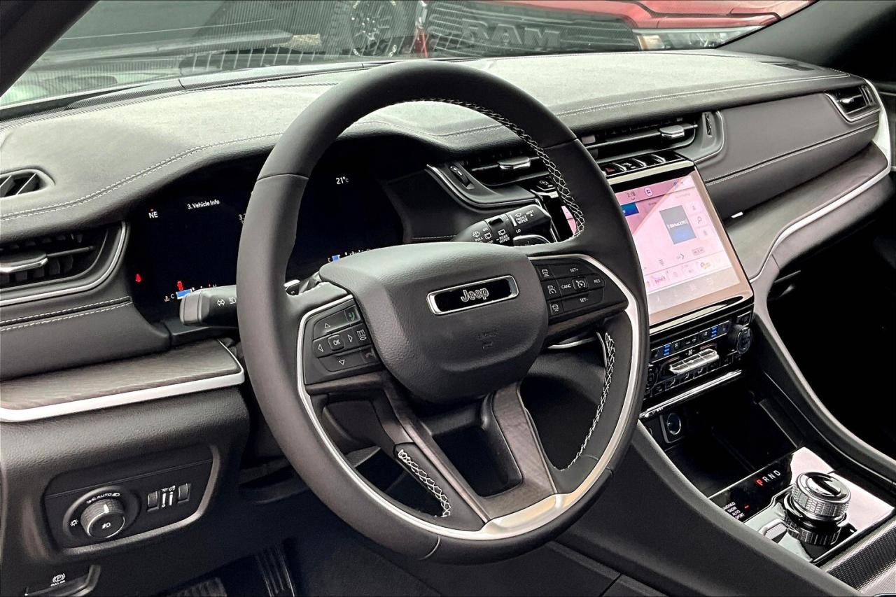 2025 Jeep Grand Cherokee L LIMITED | Black App Pkg | Pano Roof | LuxTech 2 Photo