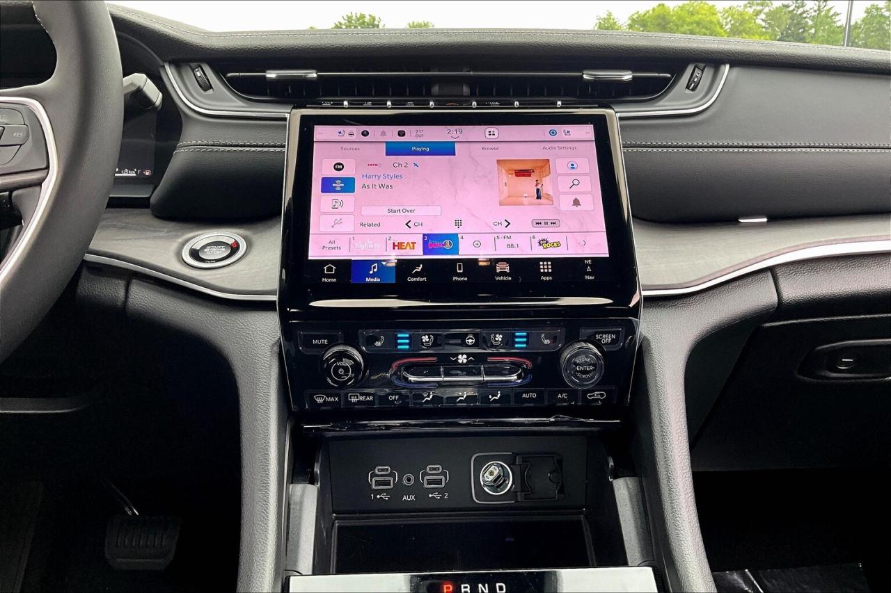 2025 Jeep Grand Cherokee L LIMITED | Black App Pkg | Pano Roof | LuxTech 2 Photo