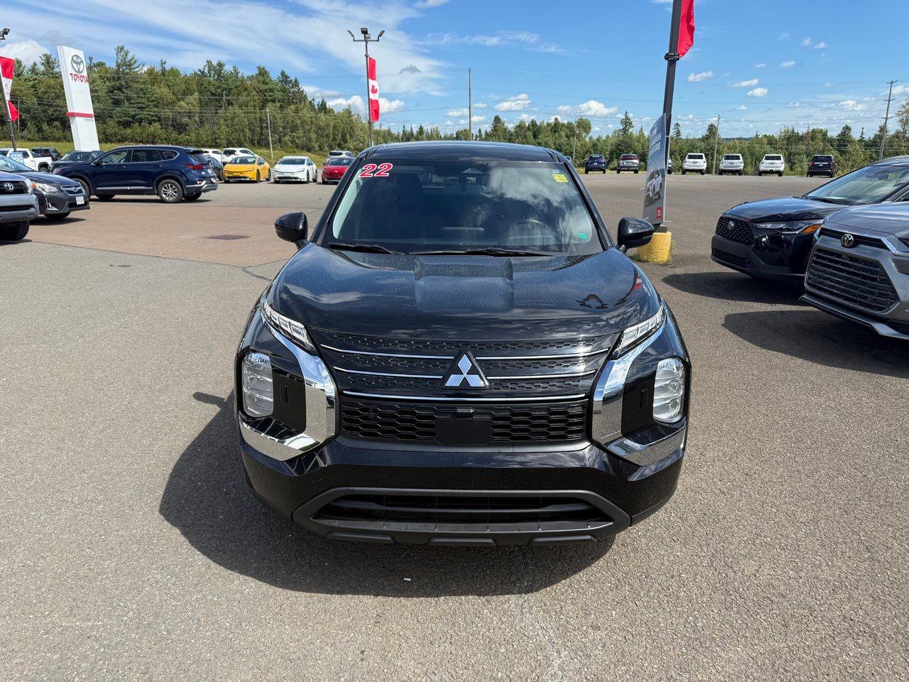 2022 Mitsubishi Outlander ES Photo