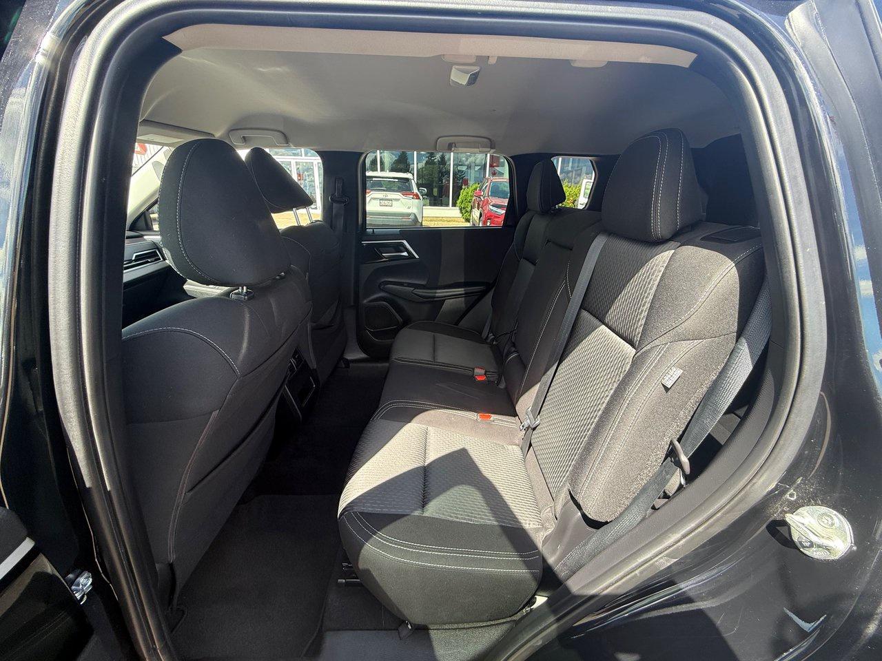 2022 Mitsubishi Outlander ES Photo