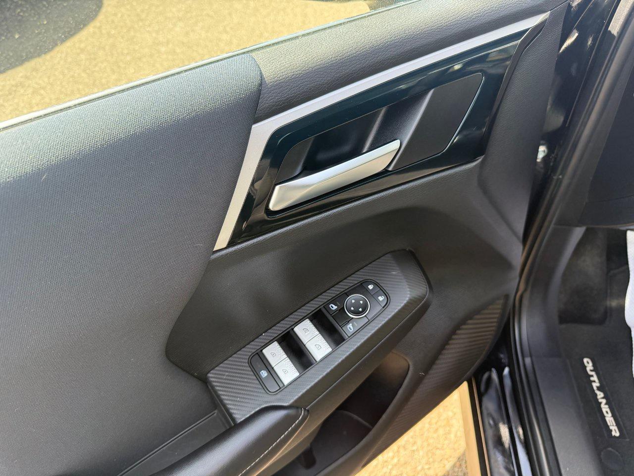 2022 Mitsubishi Outlander ES Photo