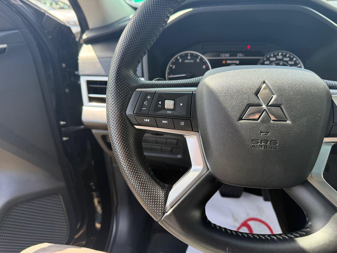 2022 Mitsubishi Outlander ES Photo