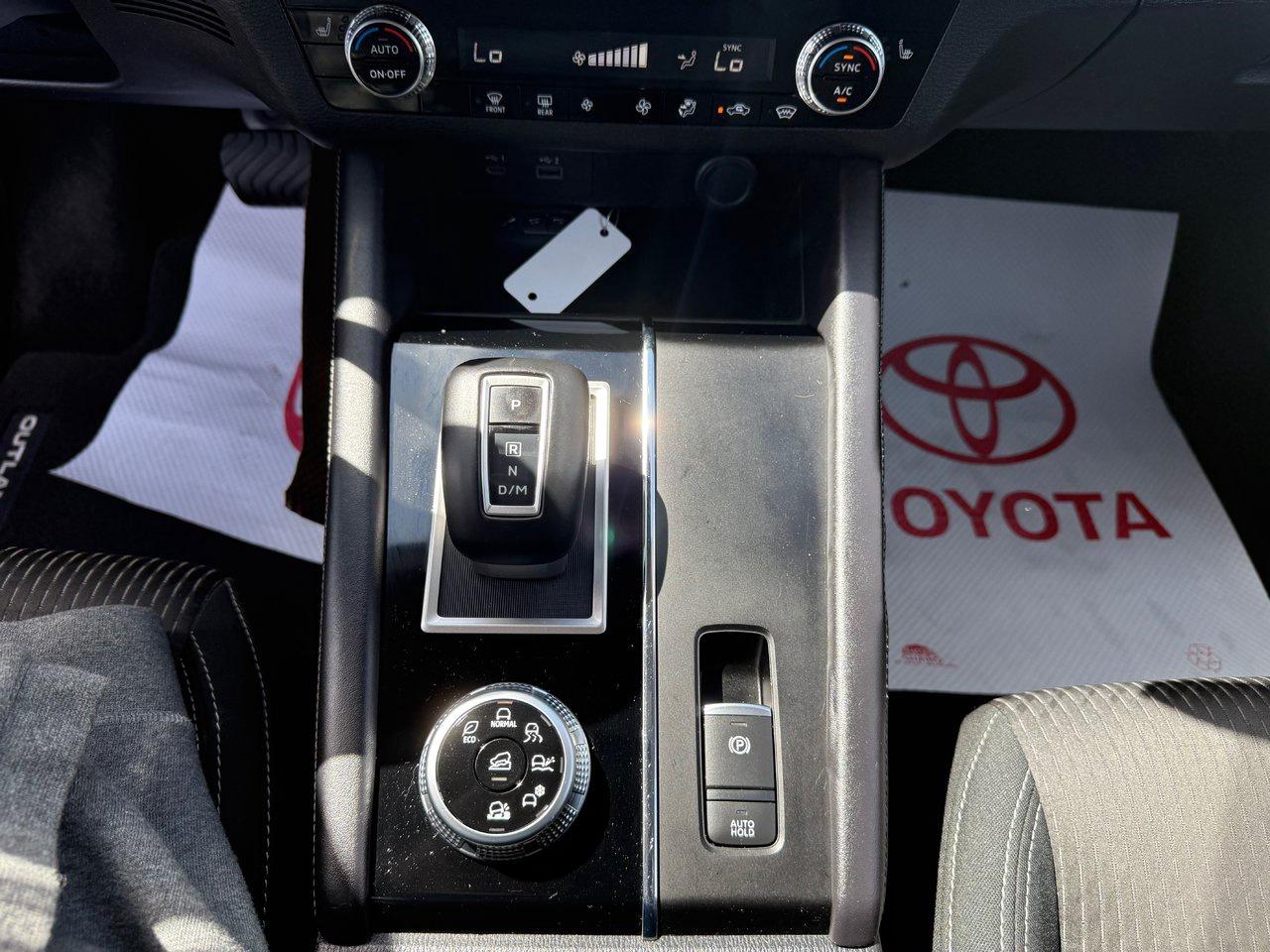 2022 Mitsubishi Outlander ES Photo