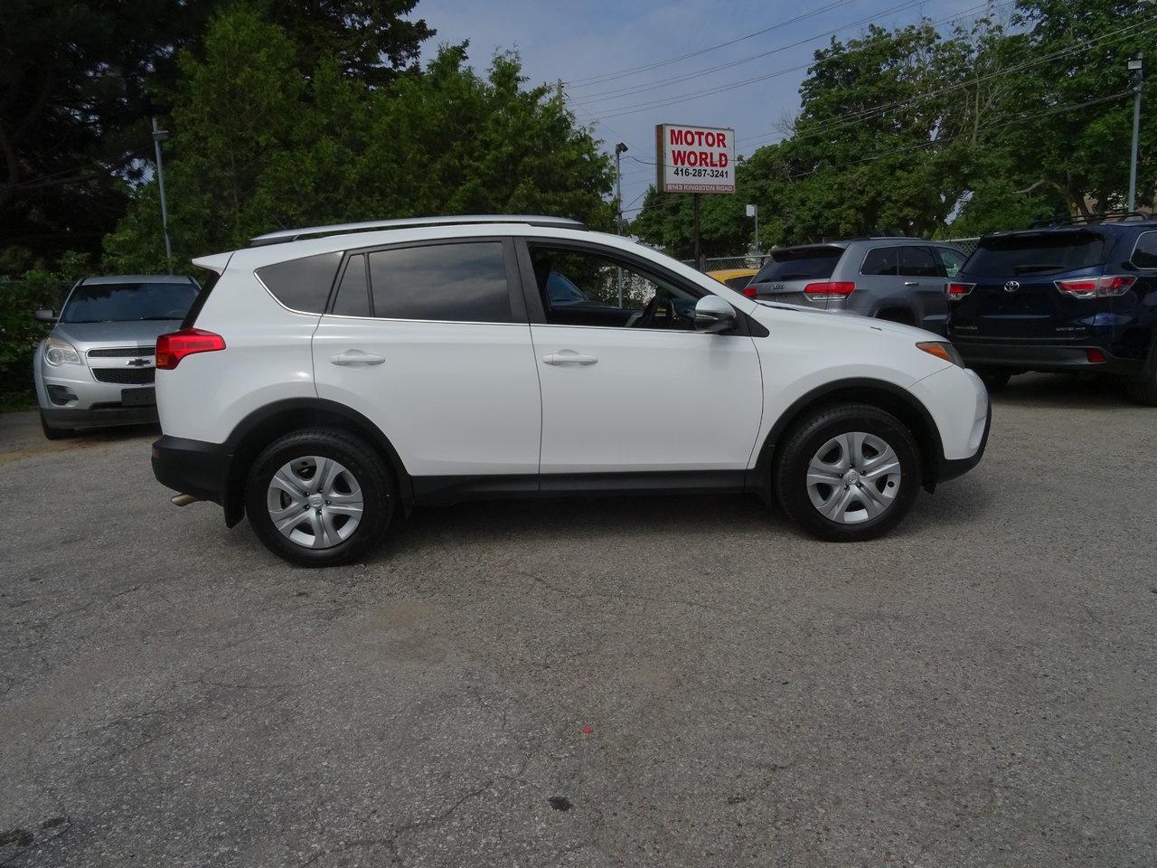 2015 Toyota RAV4 LE - Photo #4