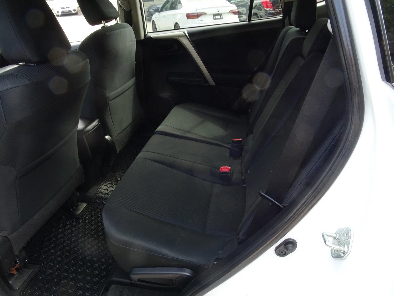 2015 Toyota RAV4 LE - Photo #8