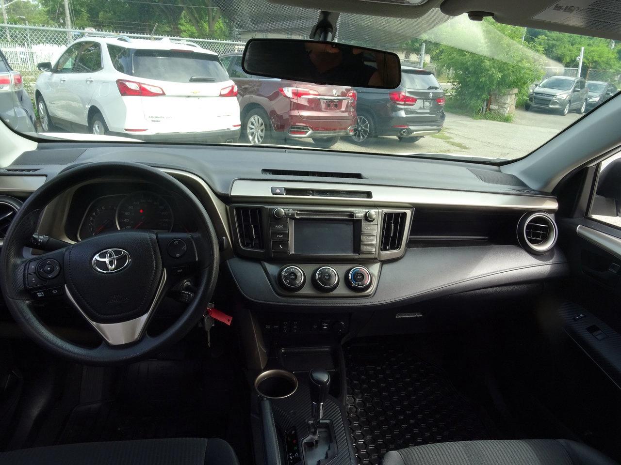 2015 Toyota RAV4 LE - Photo #9