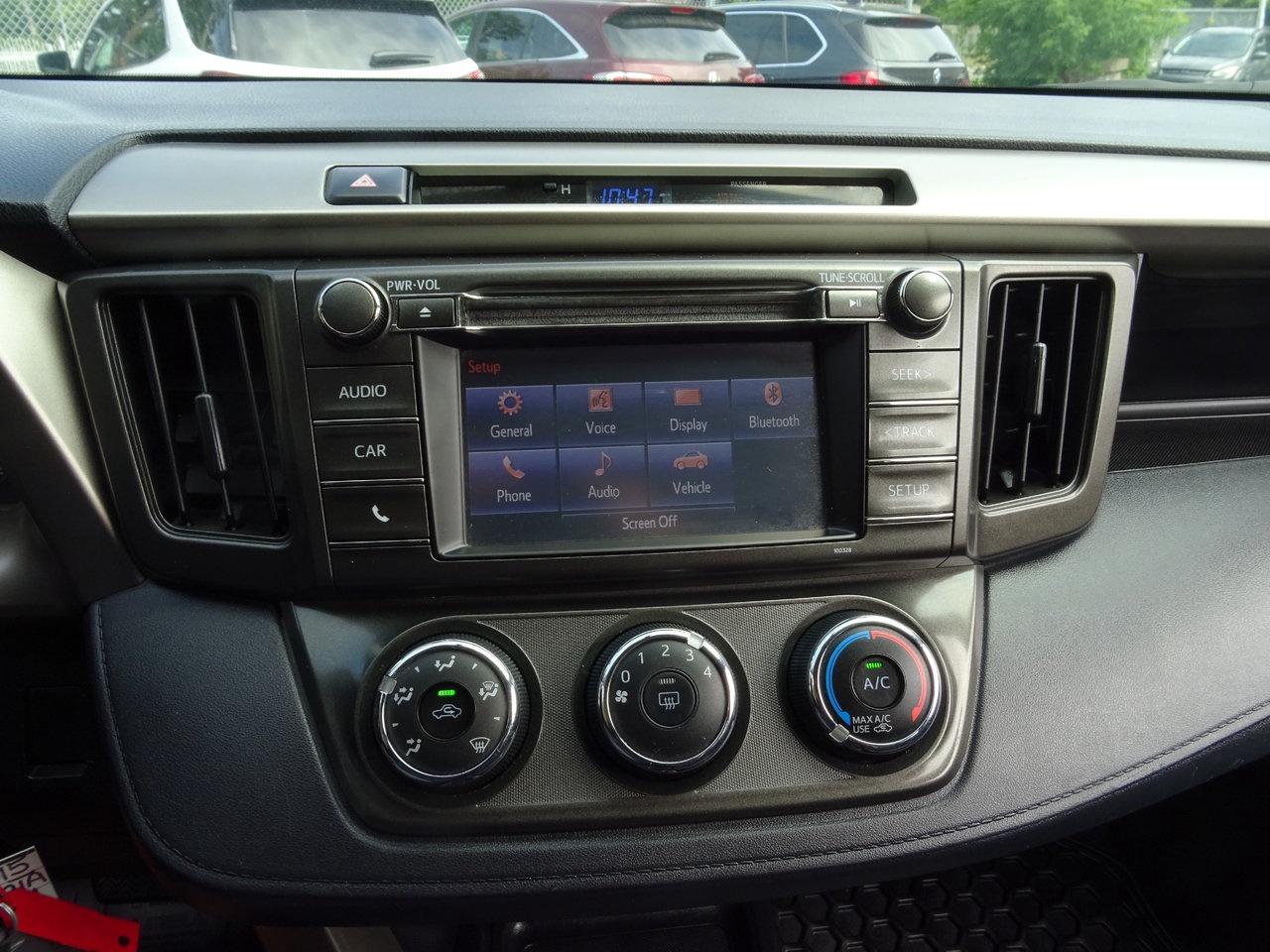 2015 Toyota RAV4 LE - Photo #12
