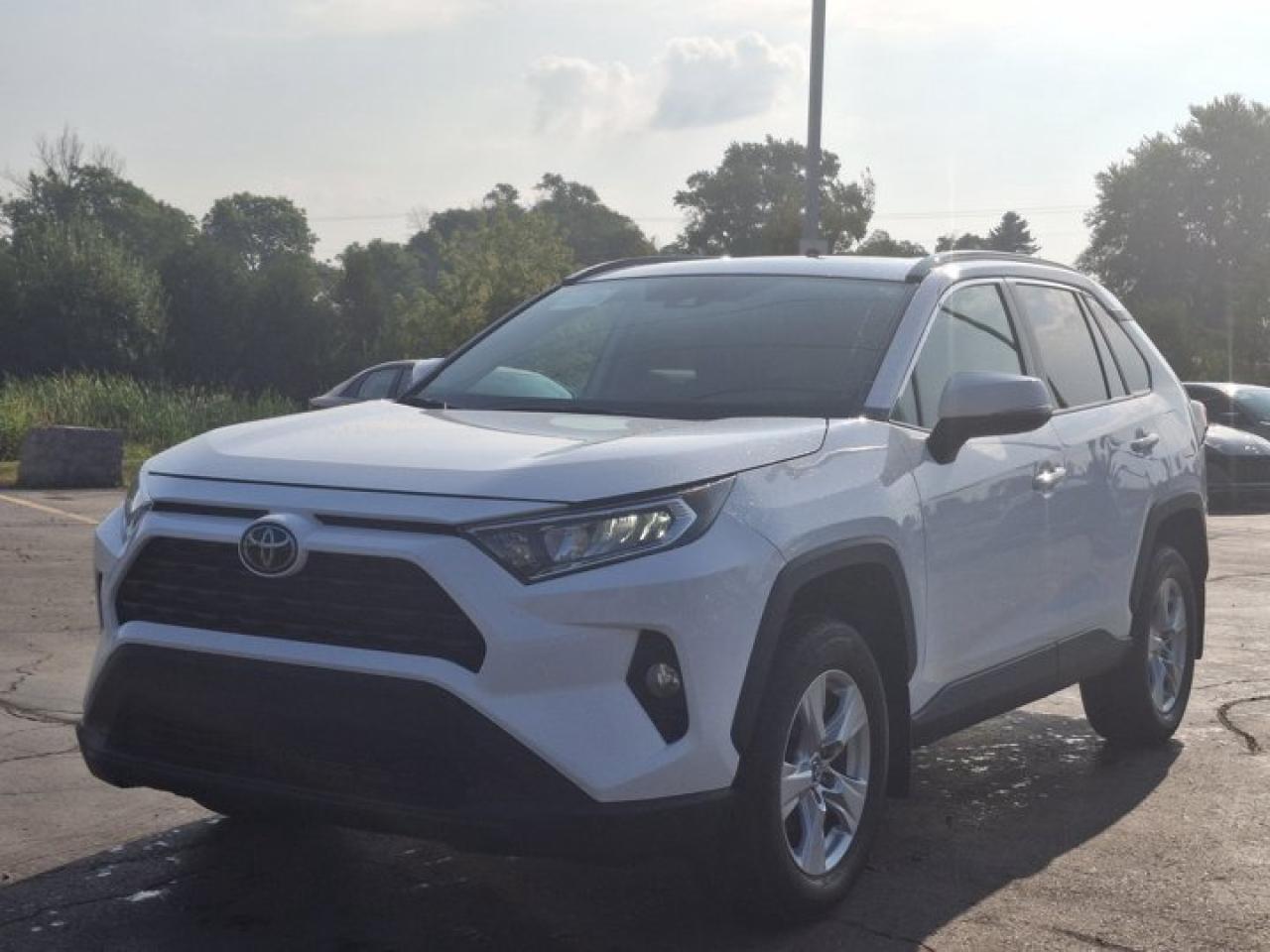 Used 2019 Toyota RAV4 XLE AWD | Sunroof | Radar Cruise | Heated Seats | Power Seat | Bluetooth | Rear Camera | and More ! for sale in Guelph, ON