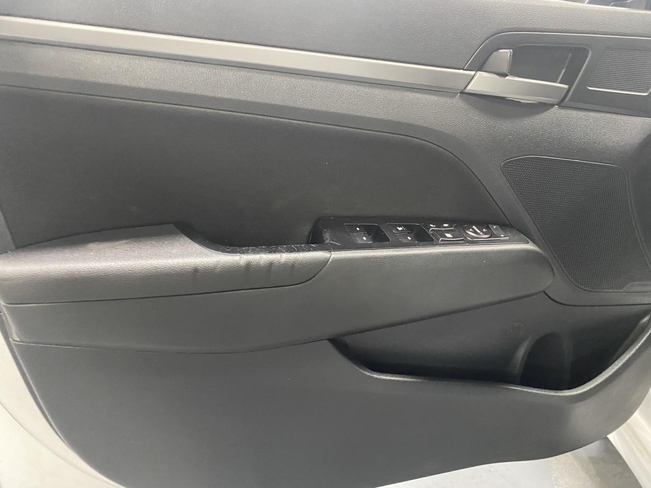 2018 Hyundai Elantra GL - Photo #11